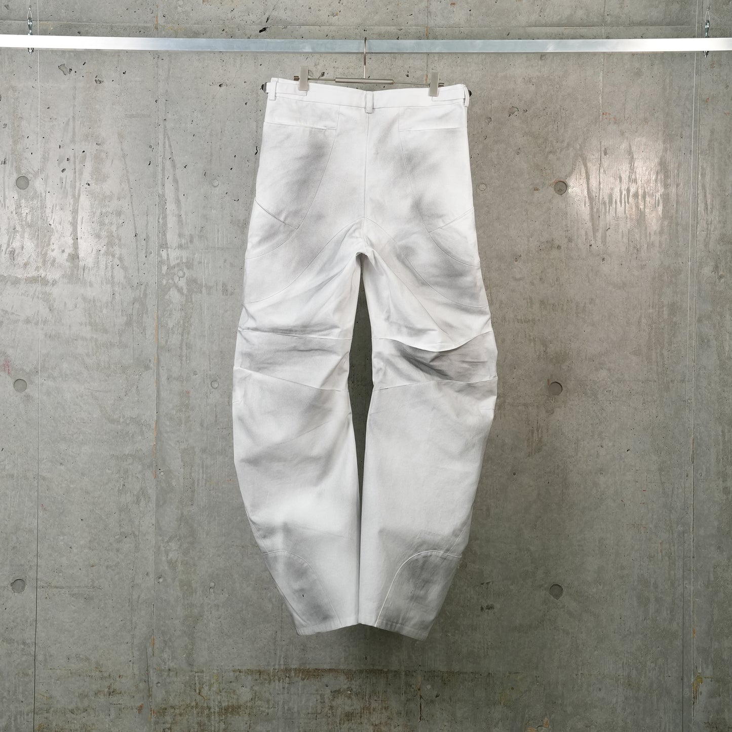 ARTICULATED DART TROUSERS / WHITE