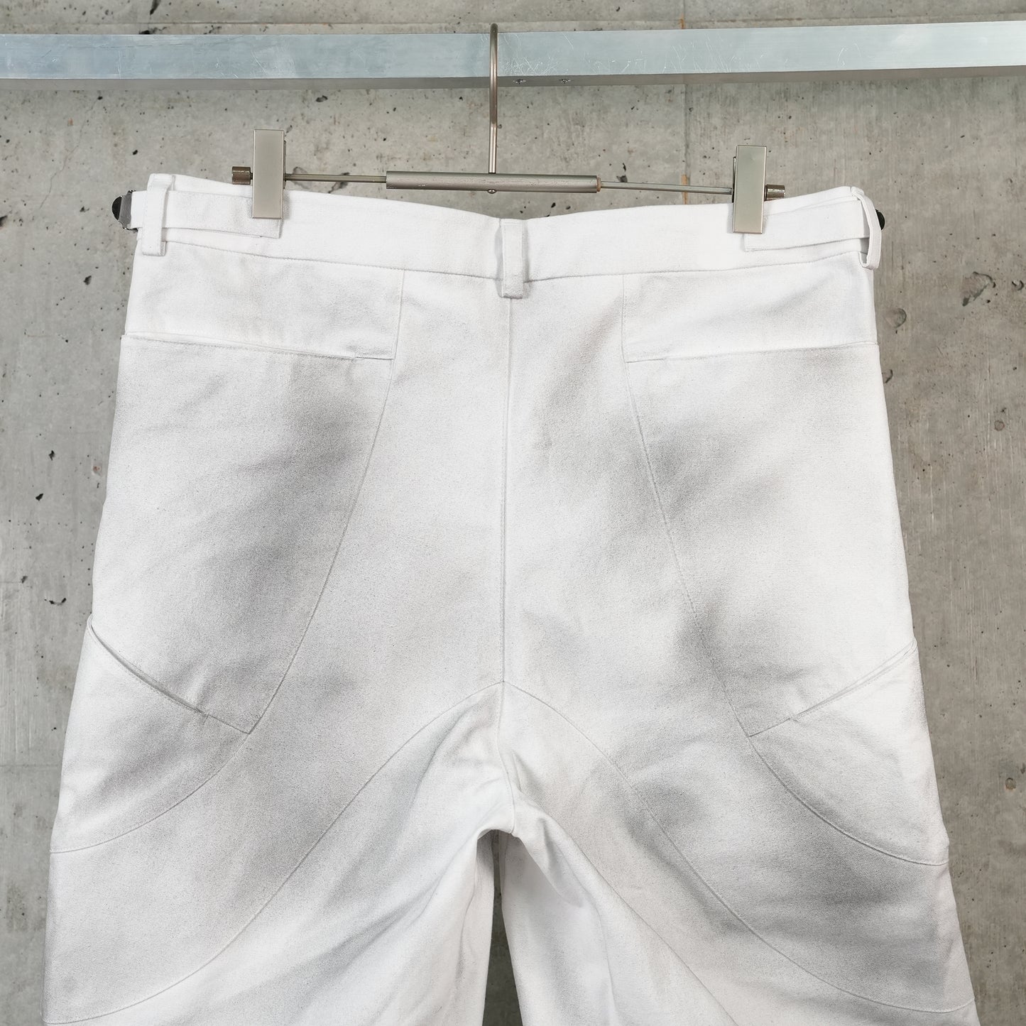 ARTICULATED DART TROUSERS / WHITE