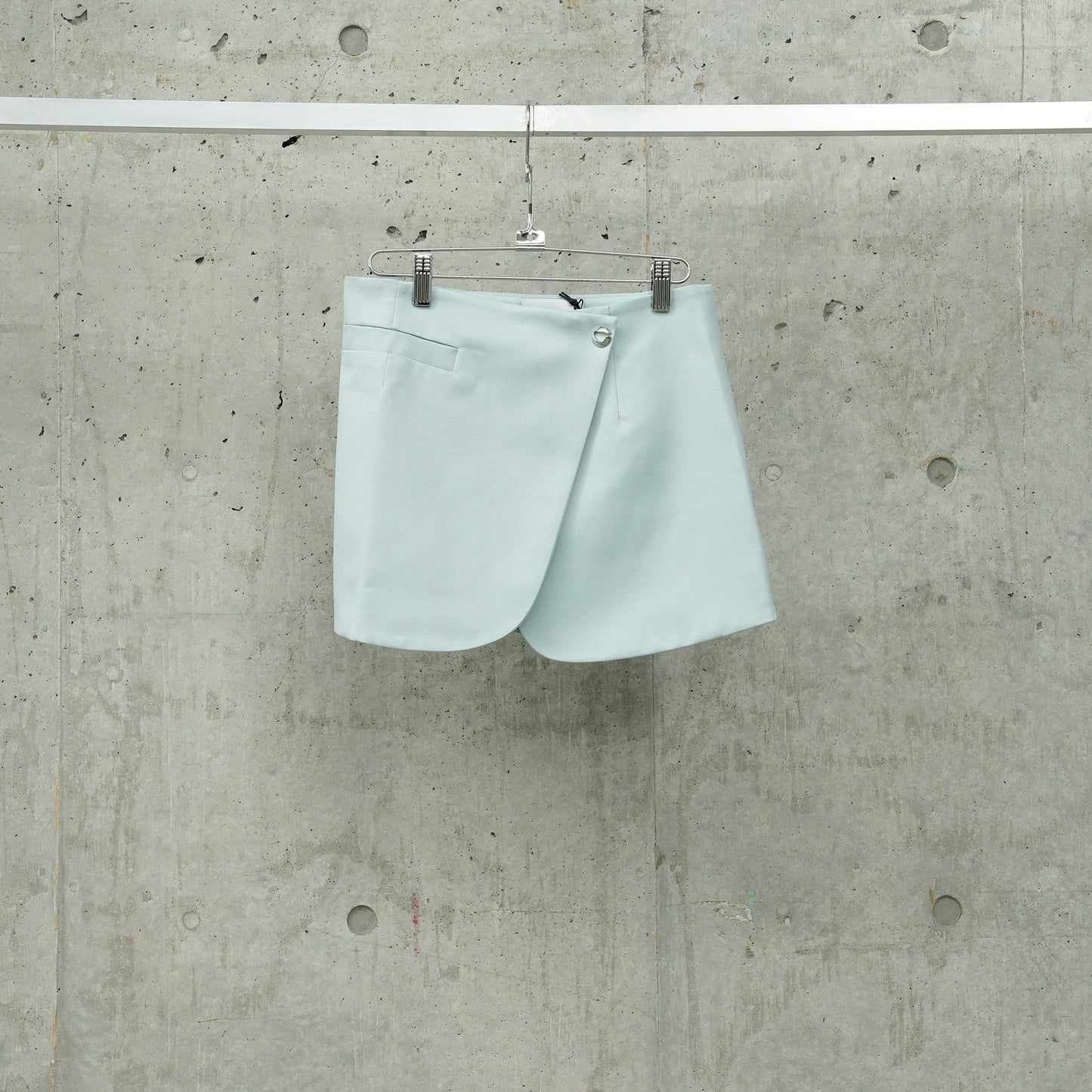 TAILORED MINI SKIRT / GREEN