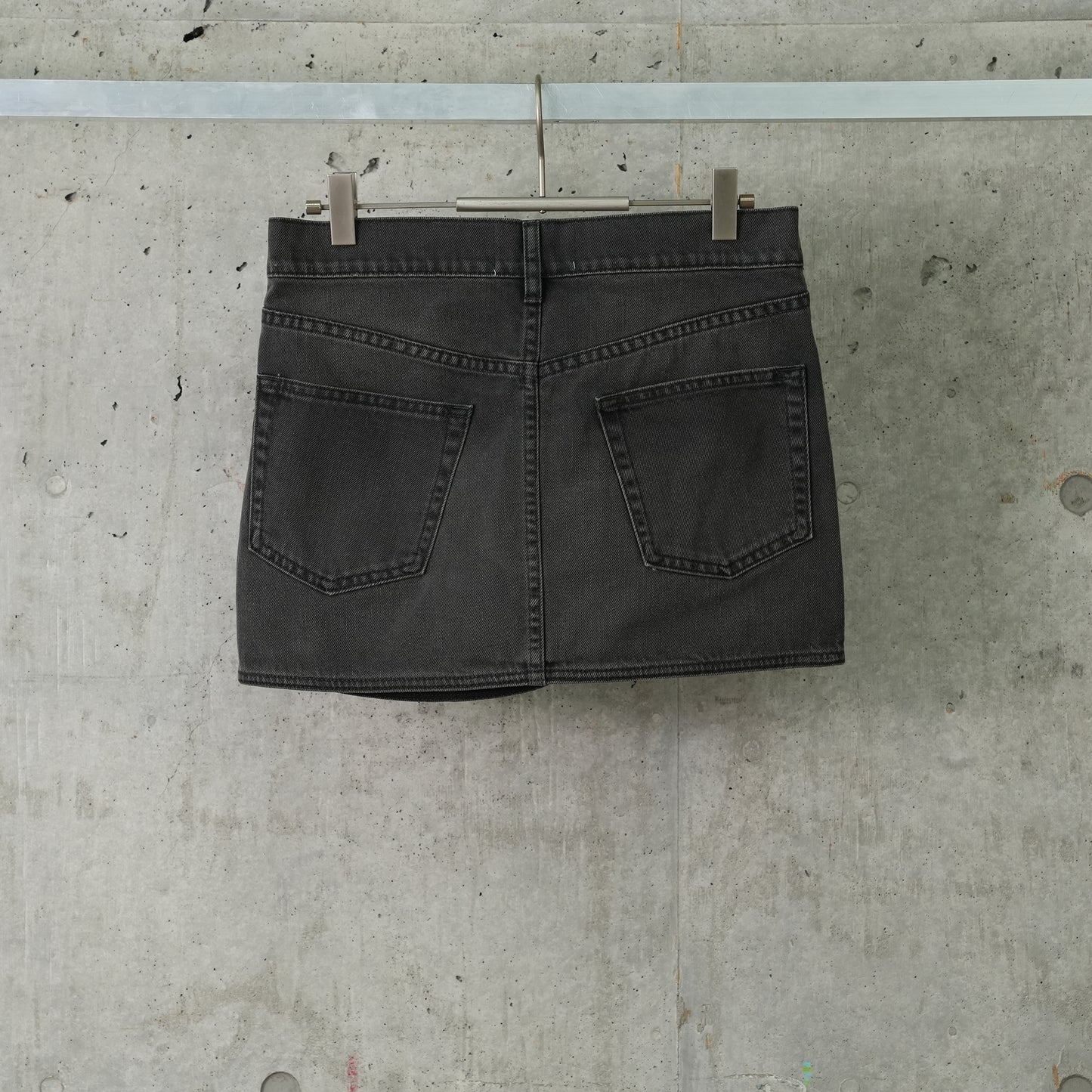 DENIM MINI SKIRT / GREY