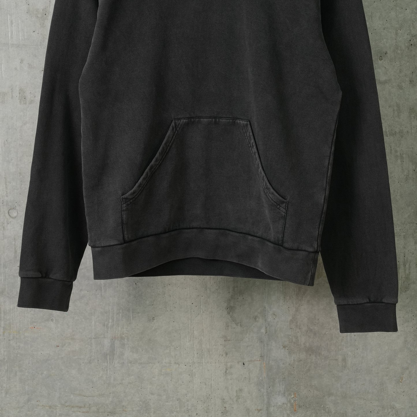 WASHED HORN HOODIE / BLACK AND BLUE