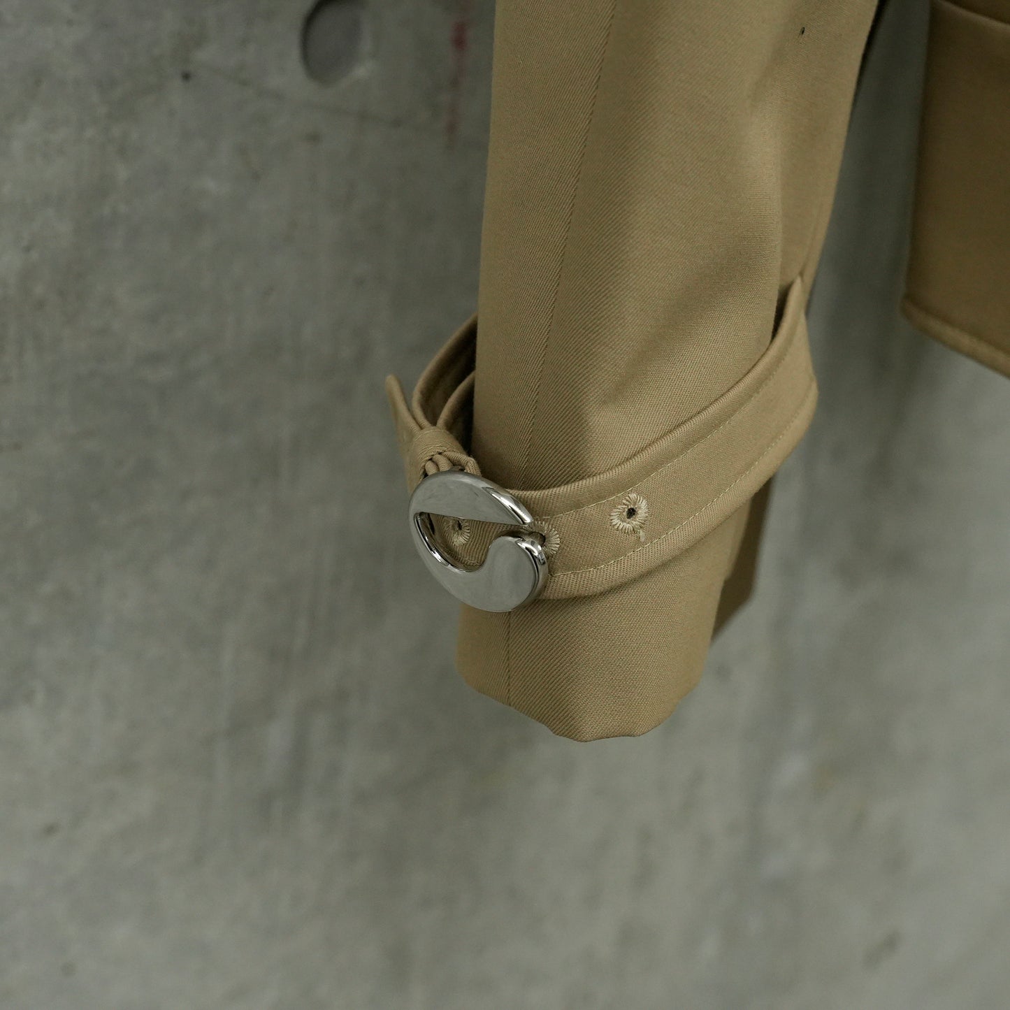 BODY TRENCH COAT / BEIGE