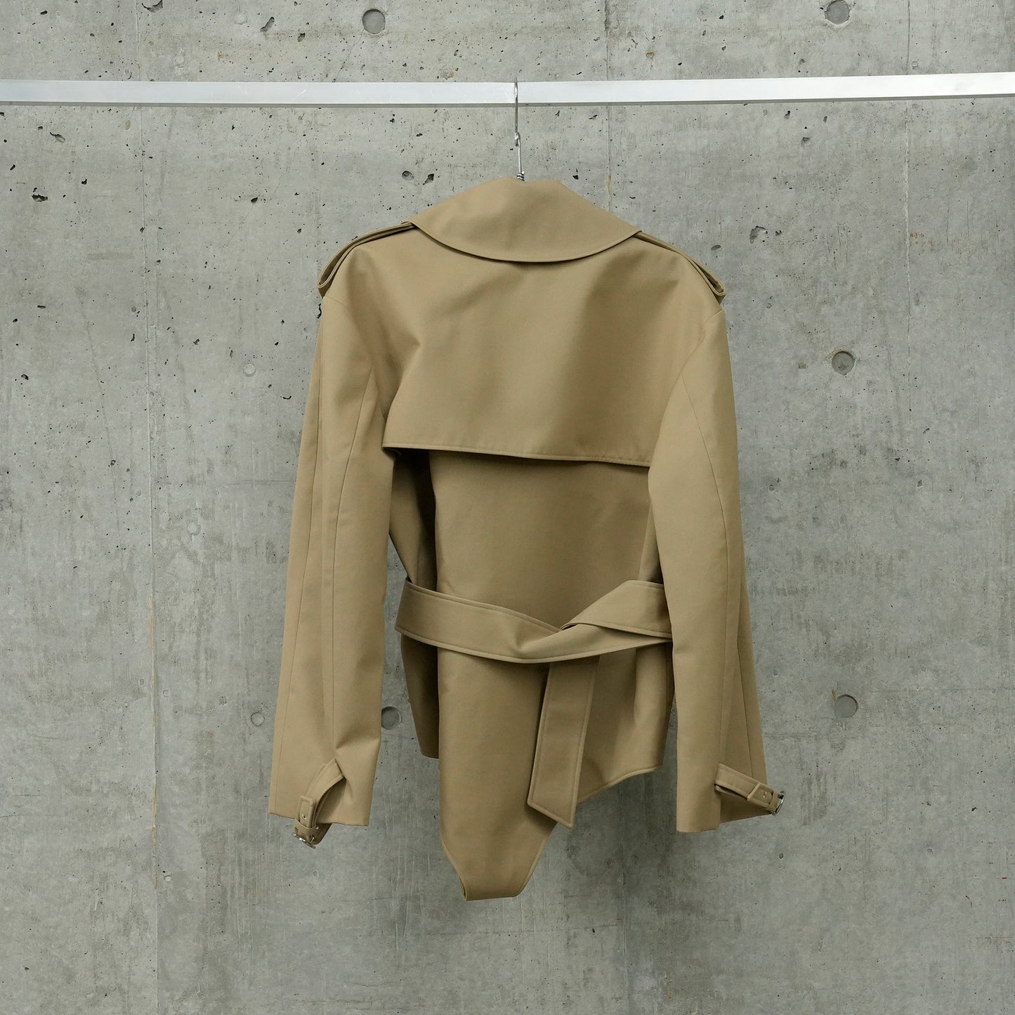 BODY TRENCH COAT / BEIGE