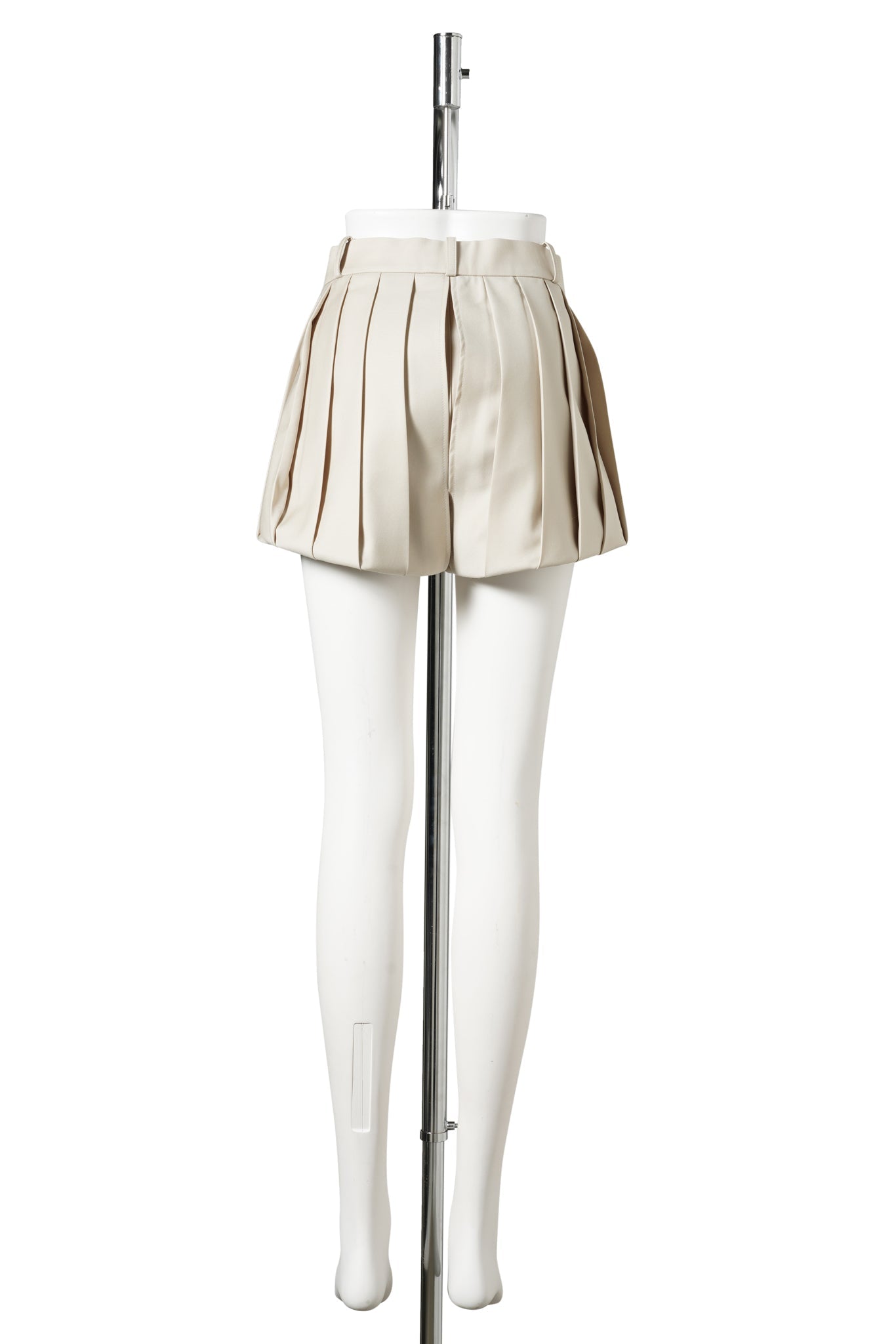 WOVEN MULTI PLEATS SHORTS / BEIGE