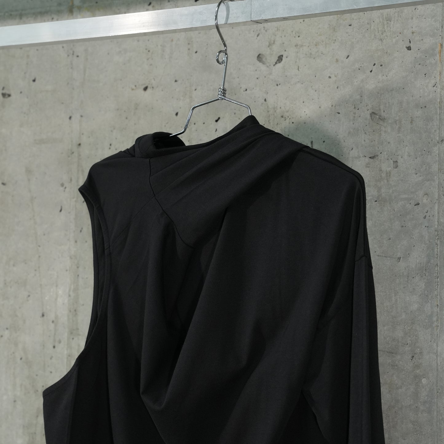 T-SHIRT OFF-SHOULDER / 9999:BLACK