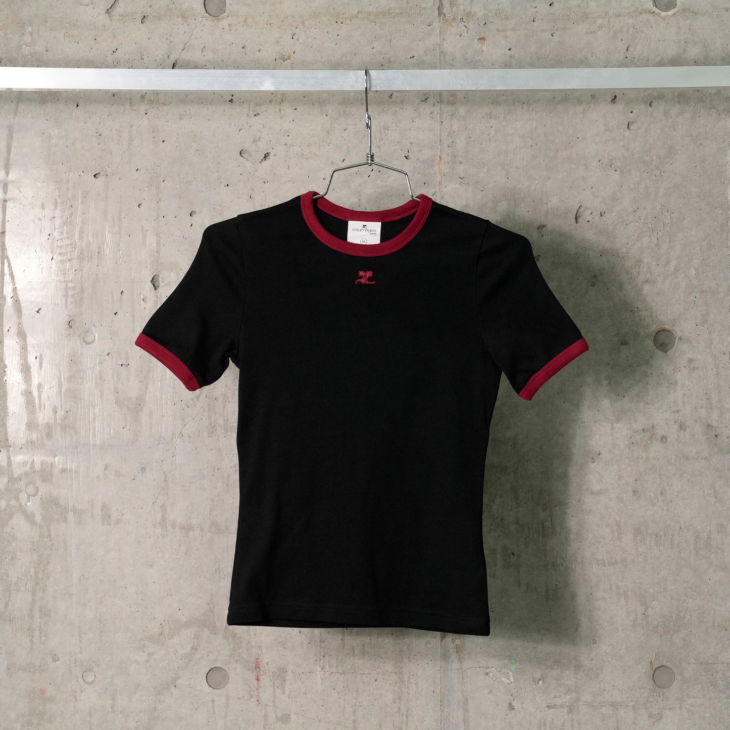 T-SHIRT SIGNATURE CONTRAST / B087:BLACK/RUBY