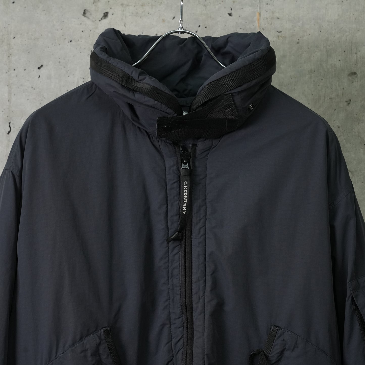 SHORT JACKET IN FLATT NYLON / 995:BLACK SAND