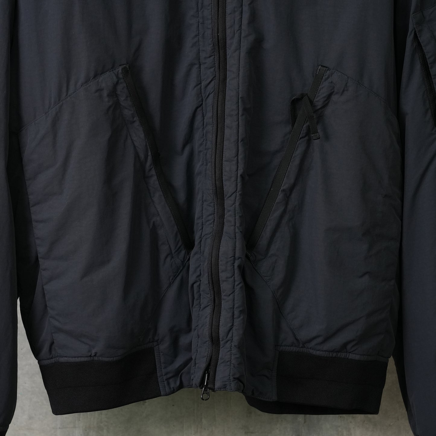 SHORT JACKET IN FLATT NYLON / 995:BLACK SAND