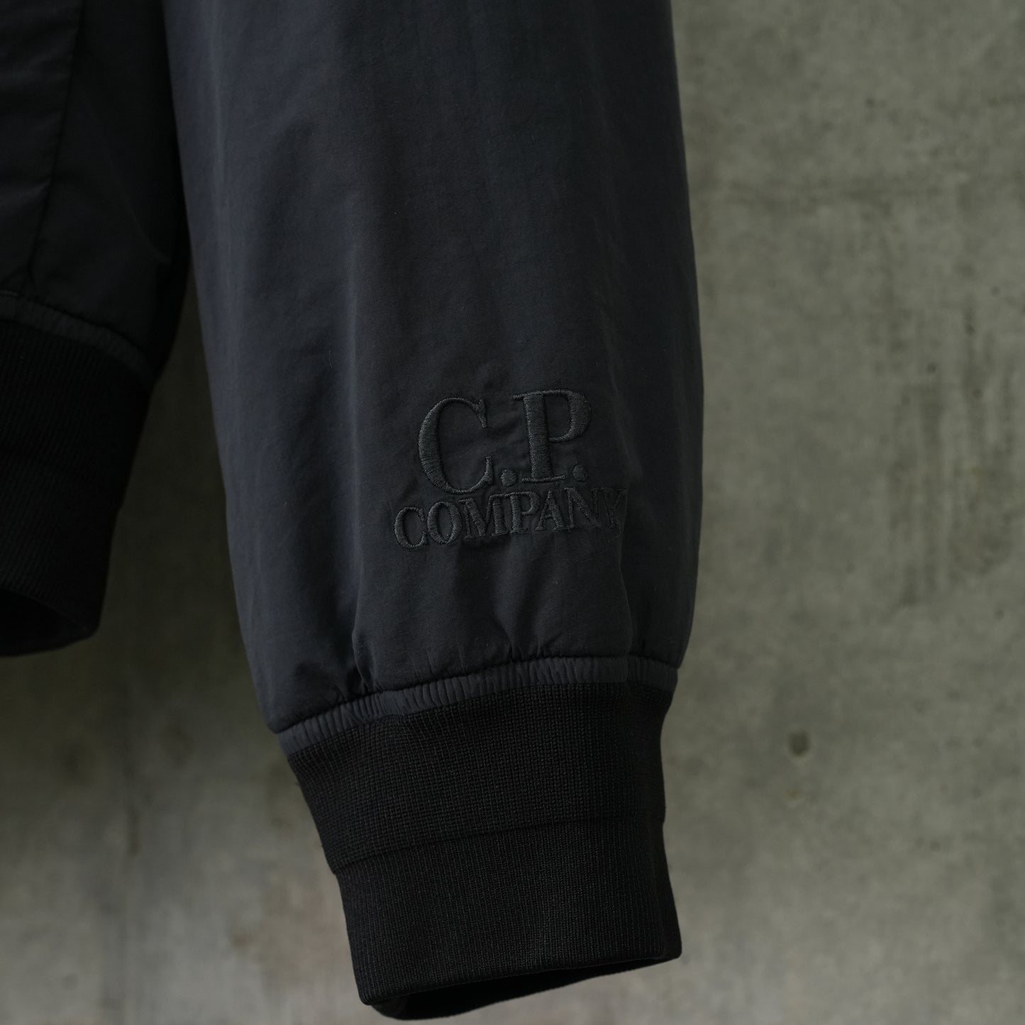 SHORT JACKET IN FLATT NYLON / 995:BLACK SAND