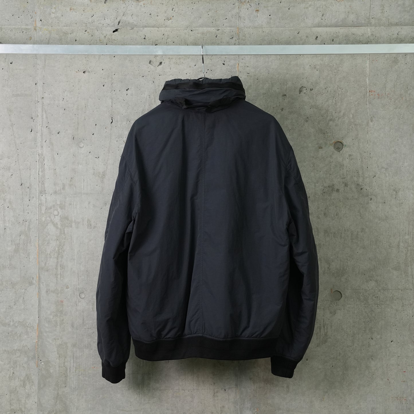 SHORT JACKET IN FLATT NYLON / 995:BLACK SAND