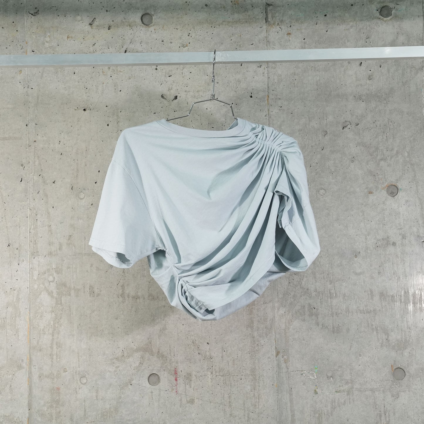 EVA DRAPED TEE / DUSTY BLUE