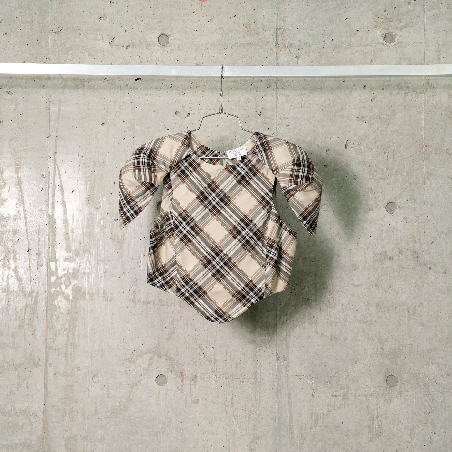 HILLARY TOP / SAND PLAID