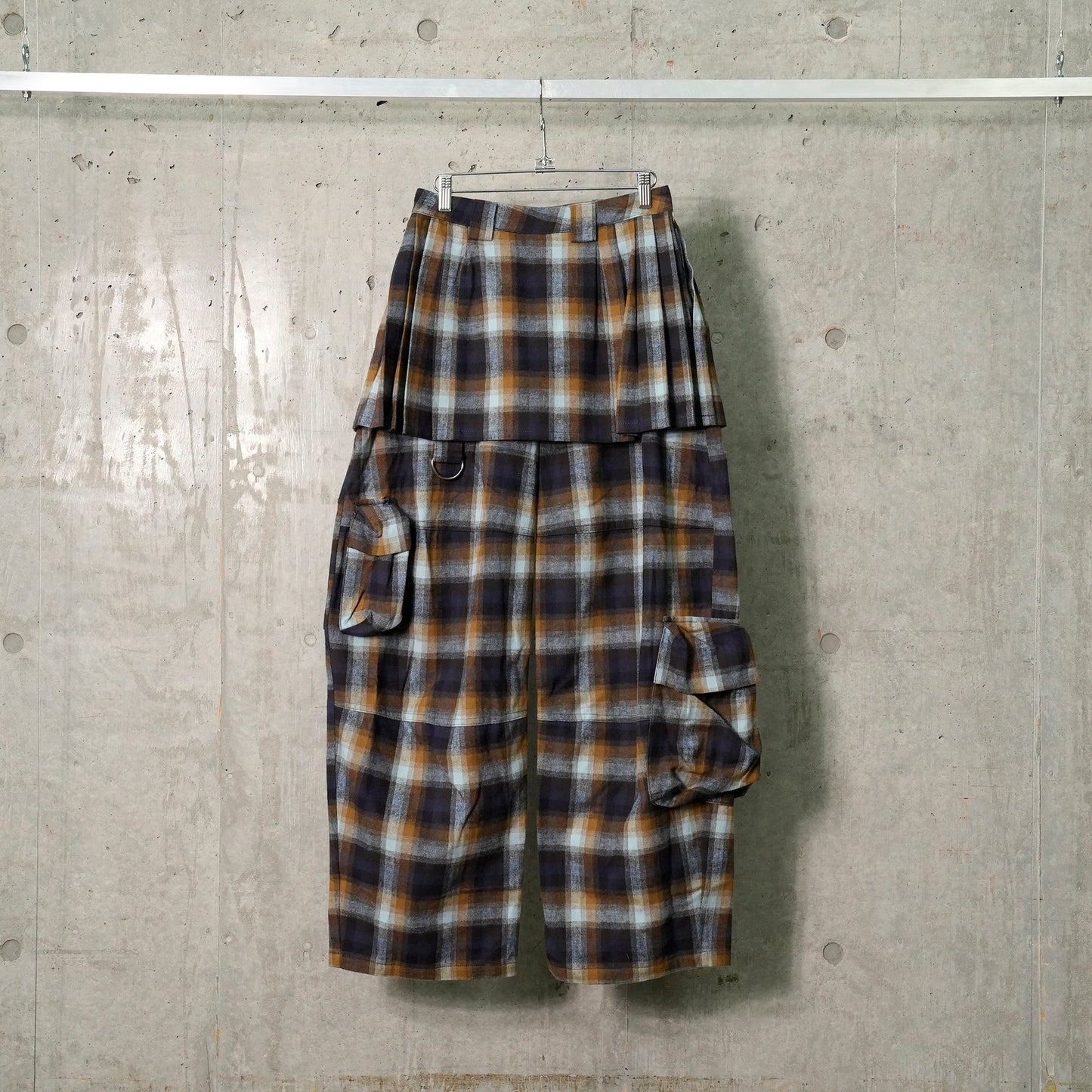 LAWN SKIRT CARGO PANT / NAVY CAMEL PLAID