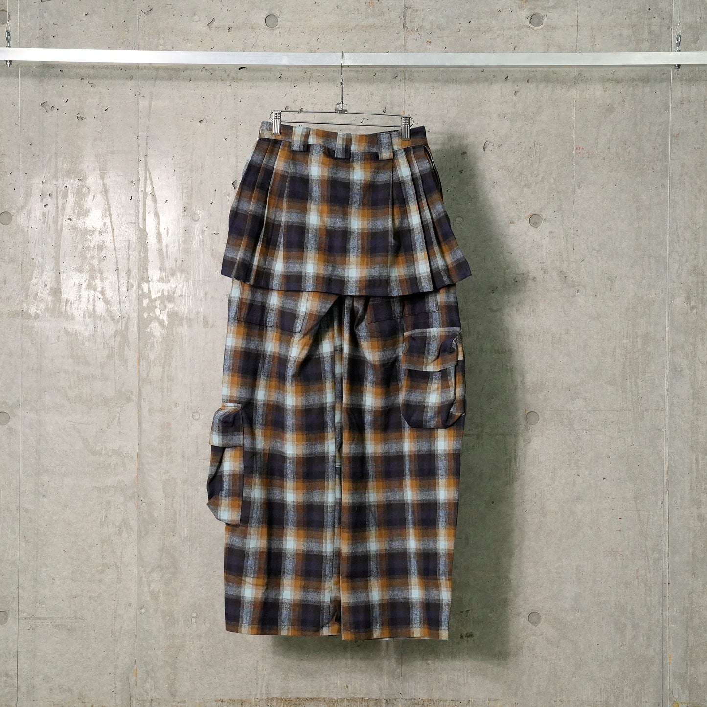 LAWN SKIRT CARGO PANT / NAVY CAMEL PLAID