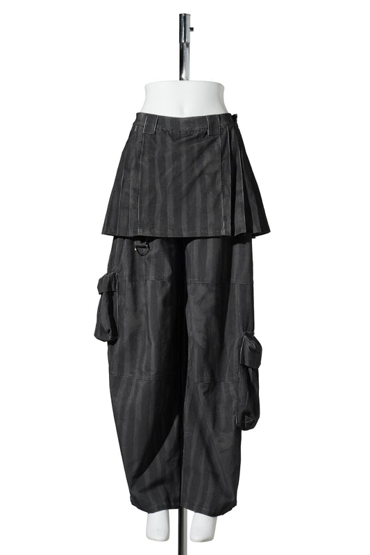 LAWN SKIRT CARGO PANT / BLACK WAVY FLOWER STRIPE