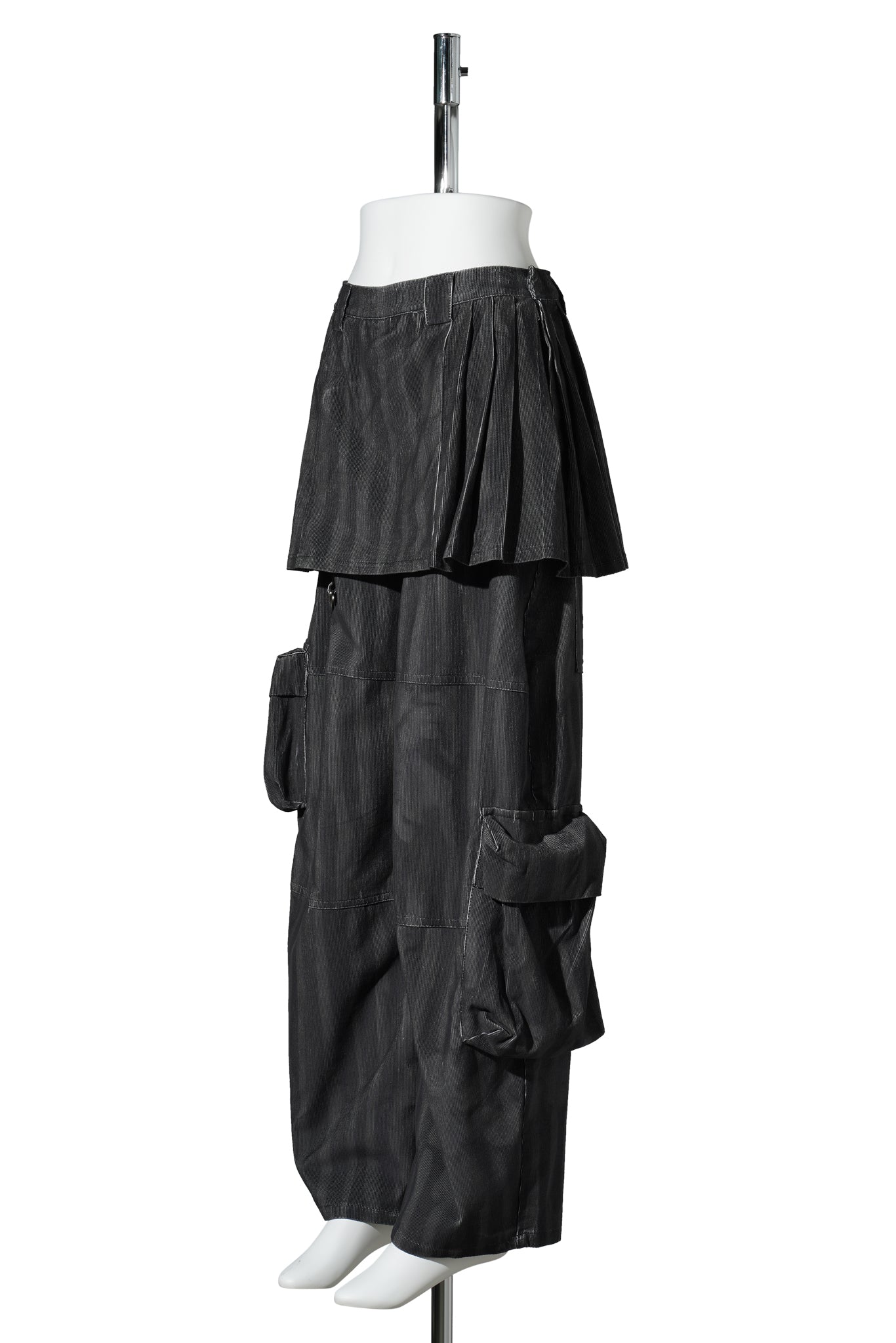 LAWN SKIRT CARGO PANT / BLACK WAVY FLOWER STRIPE