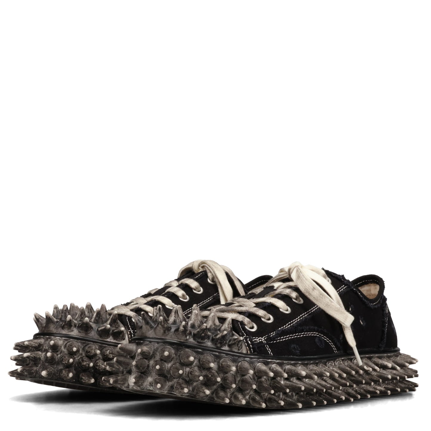 DIRTY SPIKE TOE CAP CANVAS SNEAKER / BLACK