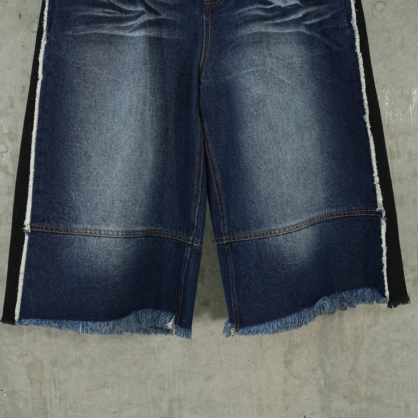 PATCHWORK DENIM SHORTS / BLUE