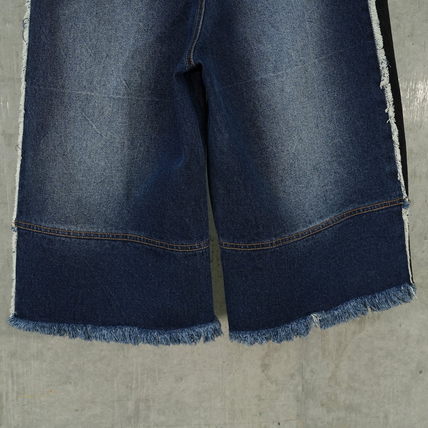 PATCHWORK DENIM SHORTS / BLUE