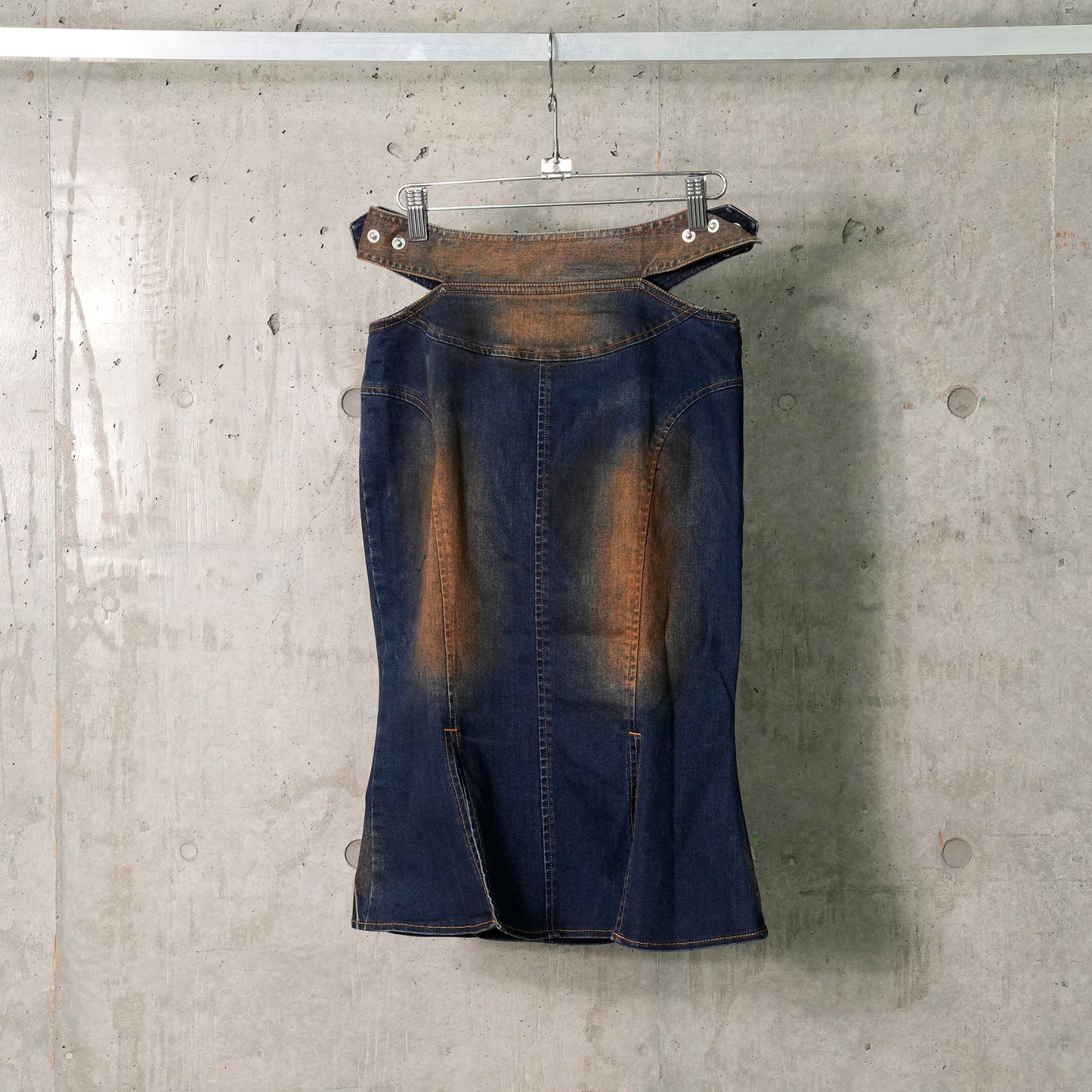 CROSS WAIST DENIM SKIRT / DENIM BLUE