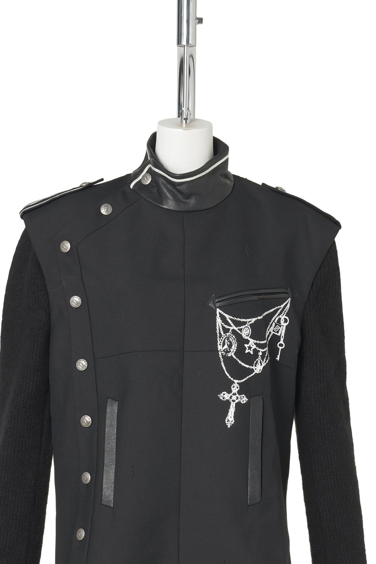 COURT-INSPIRED HIGH-NECK JACKET / BLACK