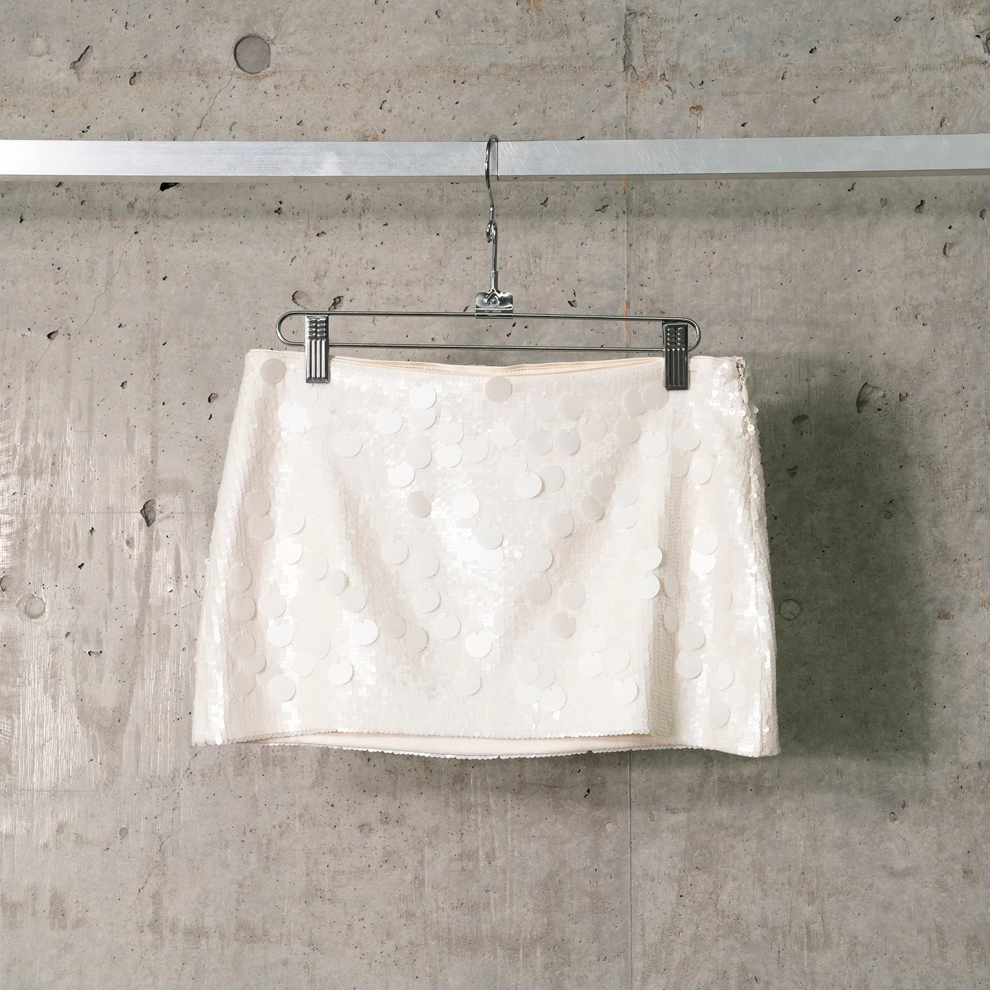 LOW RISE PAILLETTE SKIRT / SEASHELL WHITE