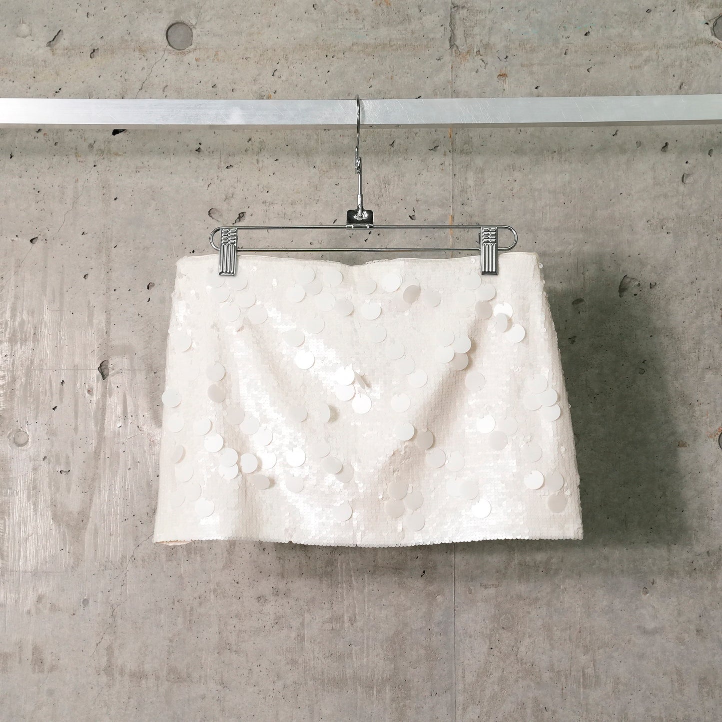 LOW RISE PAILLETTE SKIRT / SEASHELL WHITE