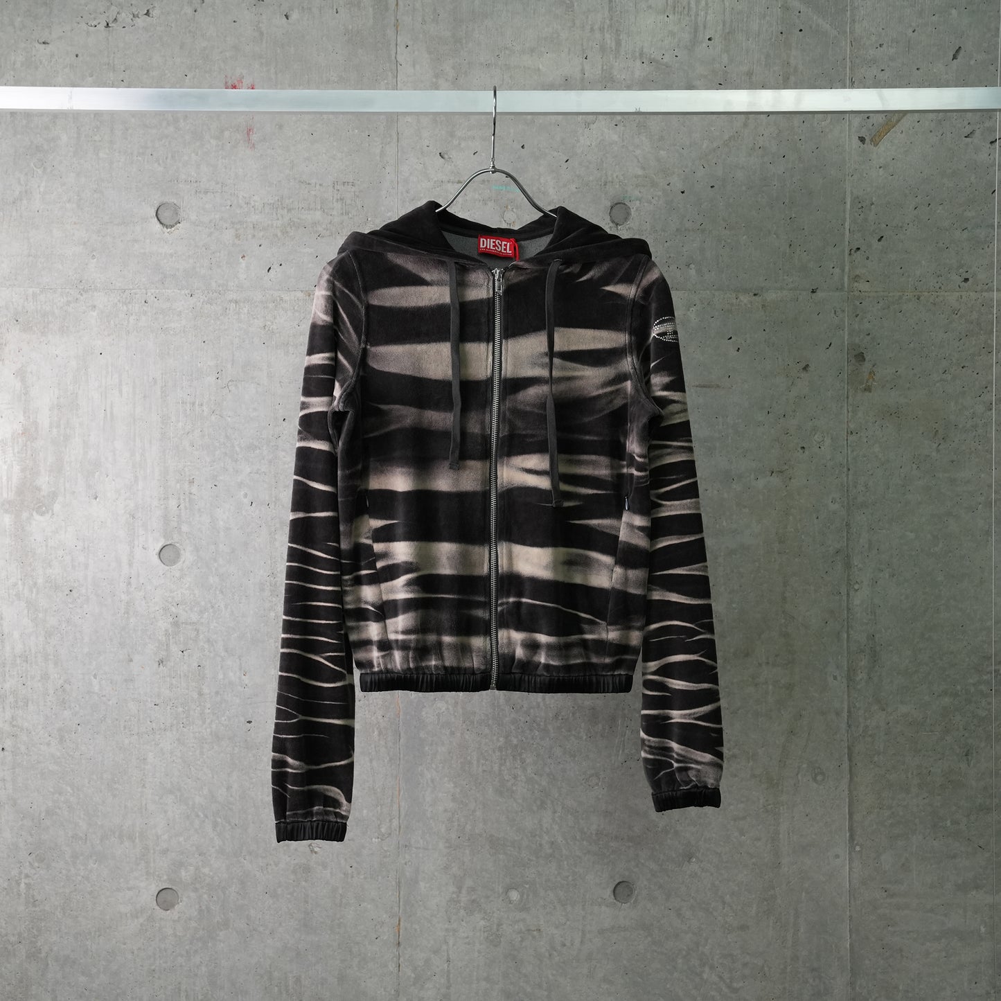 SWEATERS / 93R