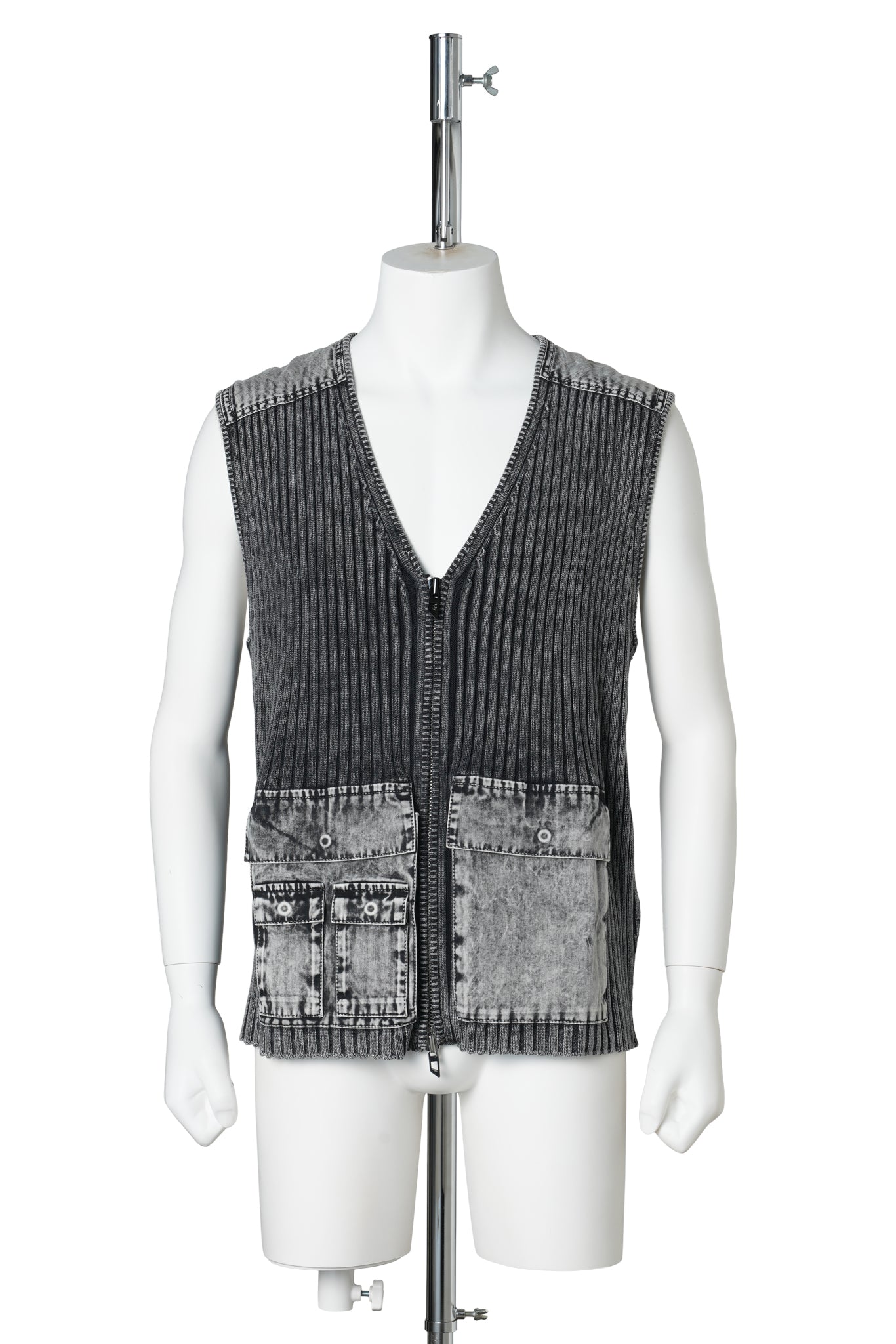 KNITWEAR / 900