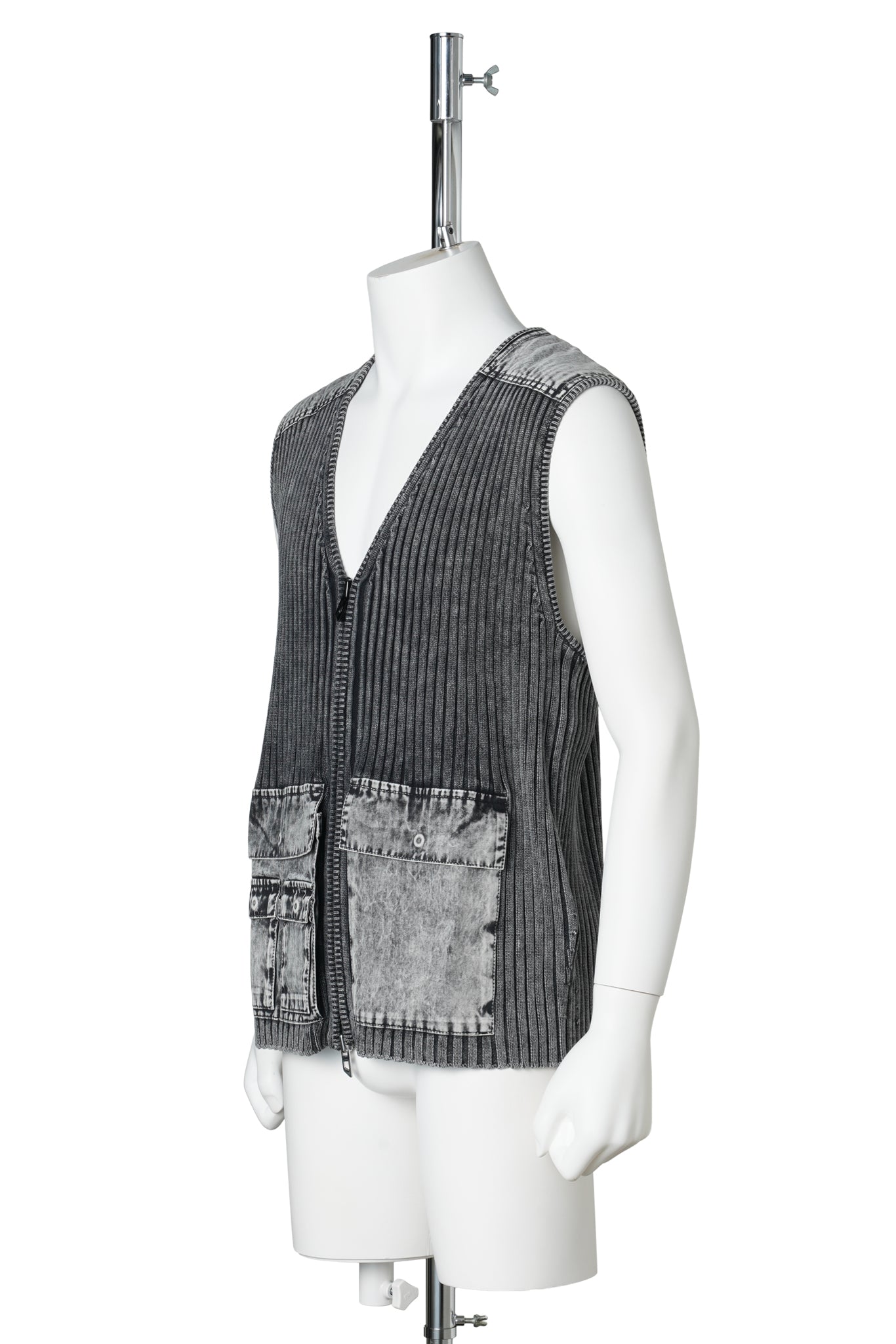 KNITWEAR / 900