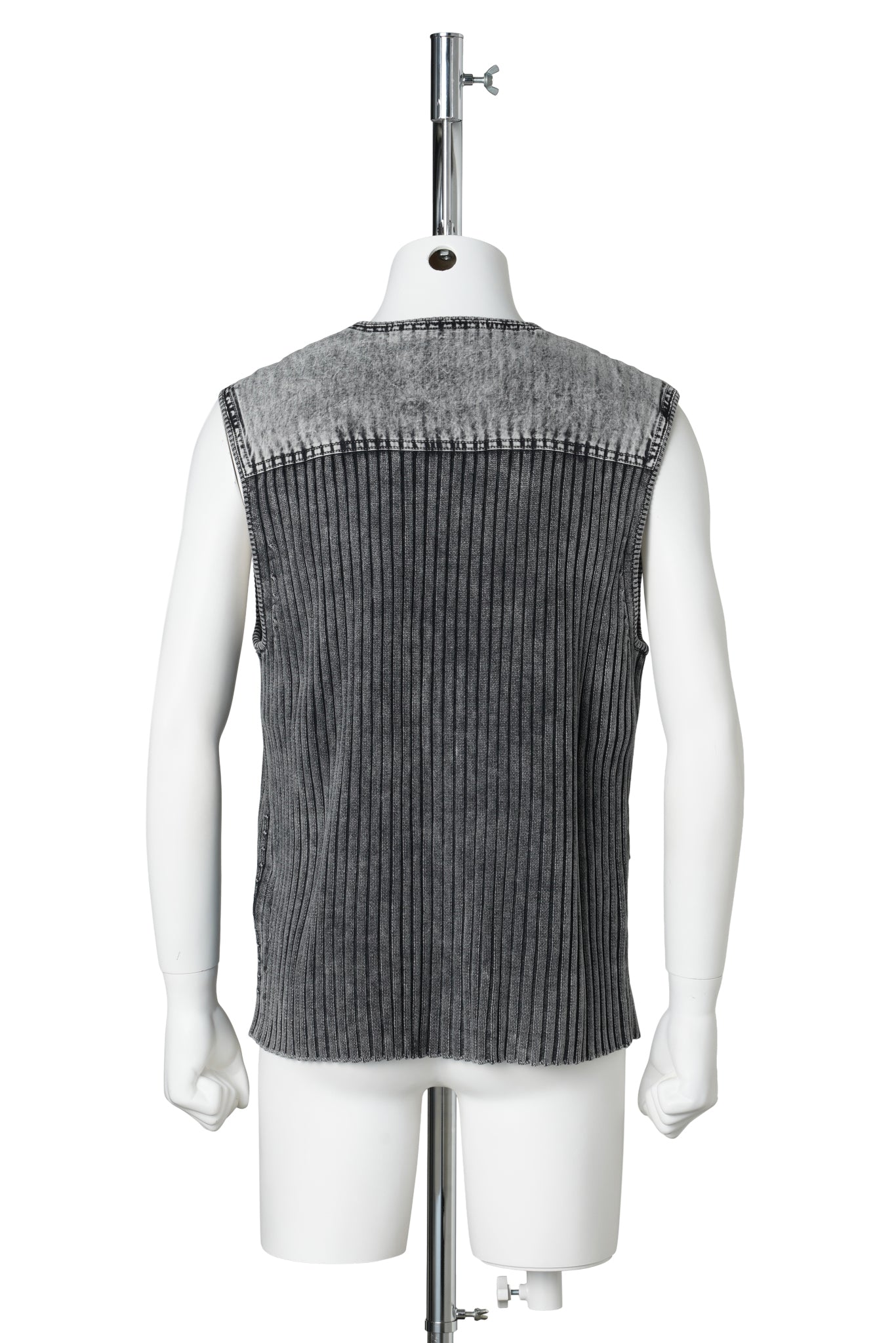 KNITWEAR / 900