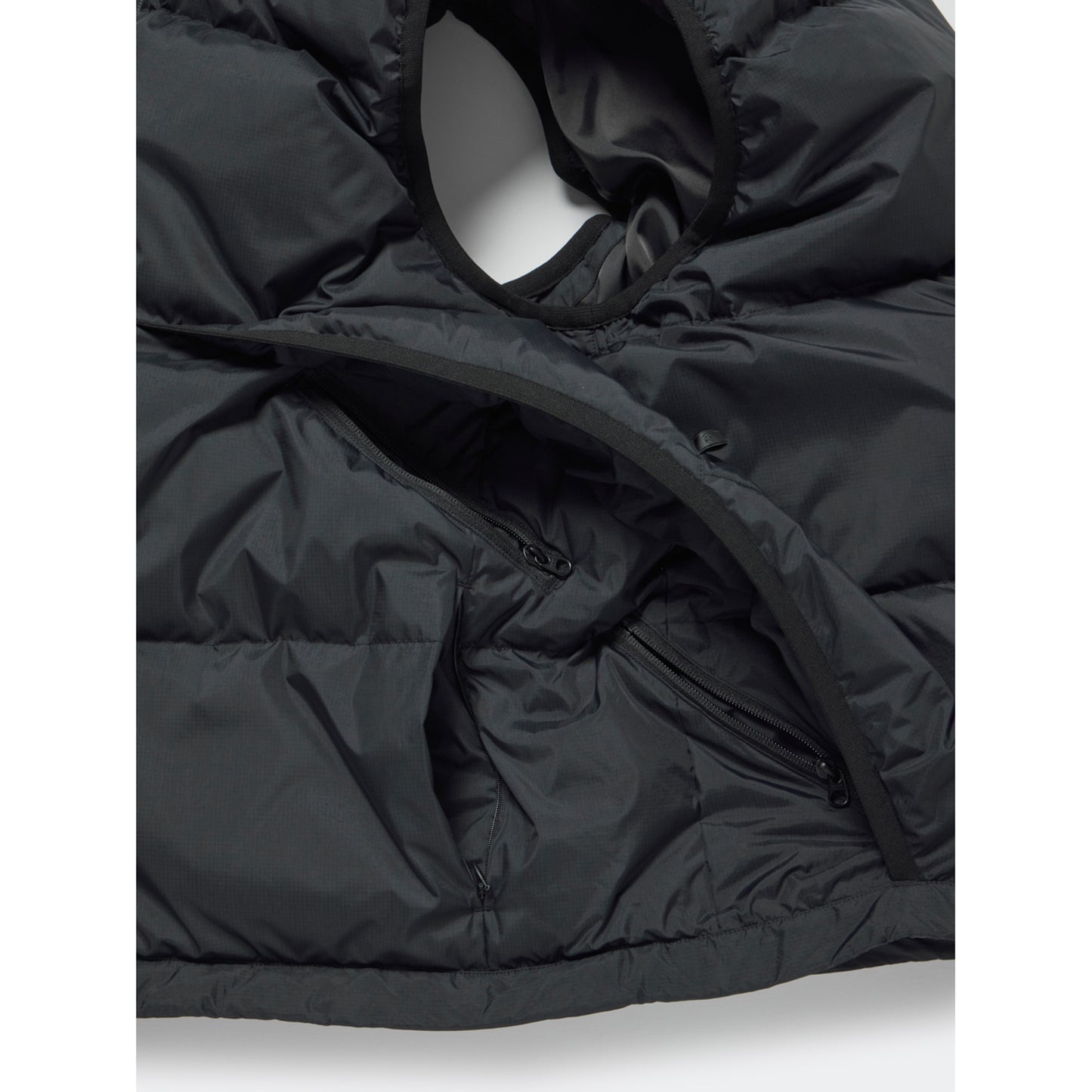 TECH ALPINE DOWN VEST / BLACK