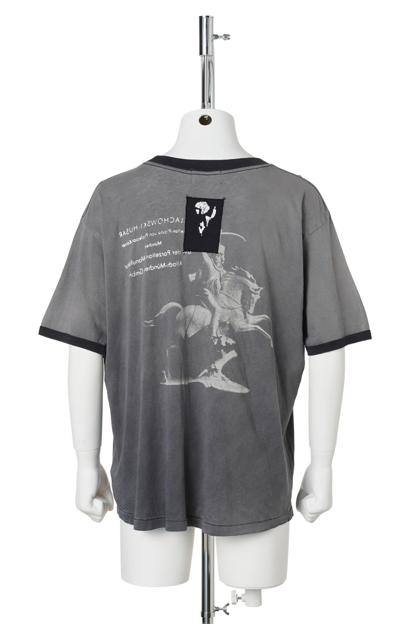 PORCELAIN DOG PATCH RINGER T-SHIRT / FADED CHARCOAL/BLACK