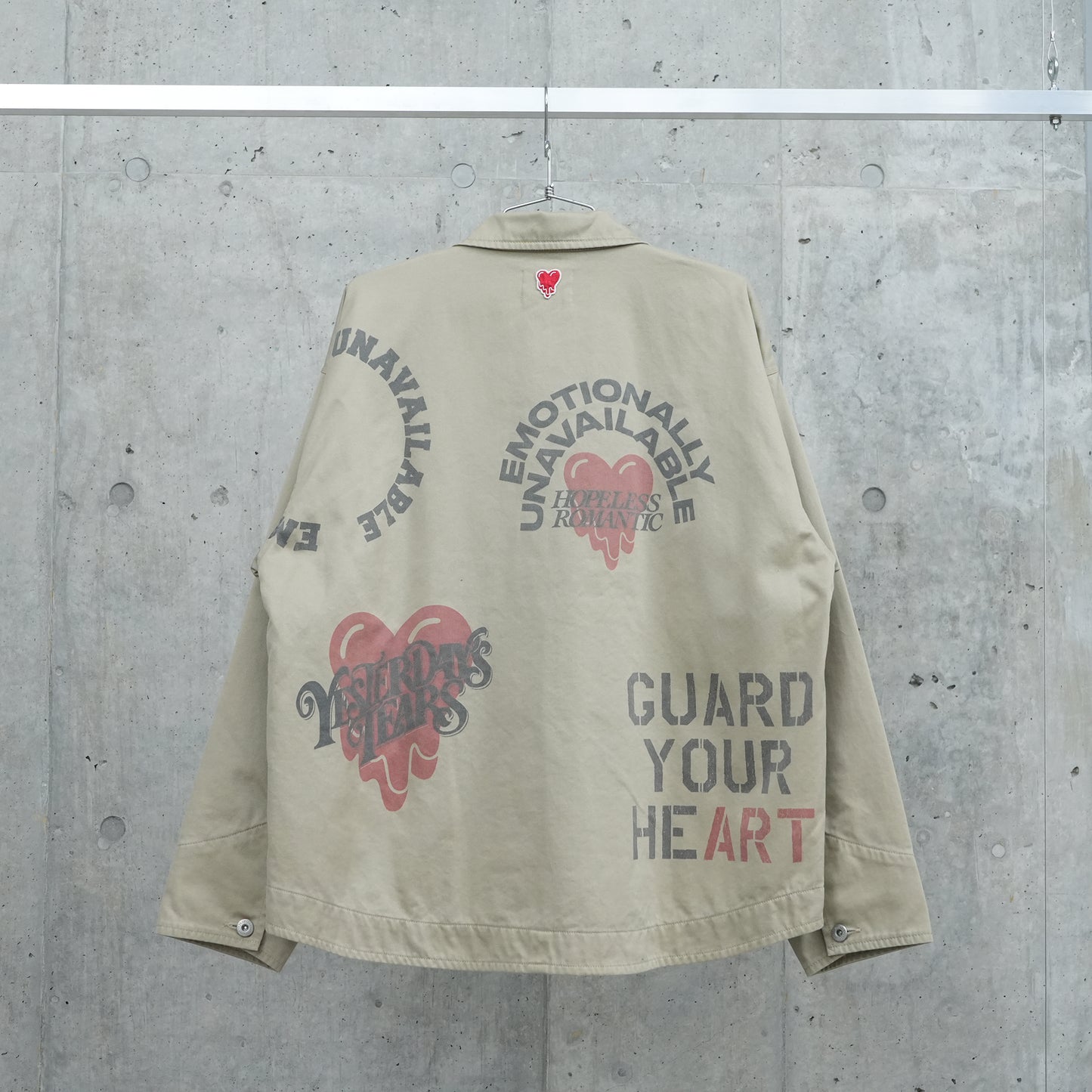 GUARD UR HEART ZIPJKT / BEIGE