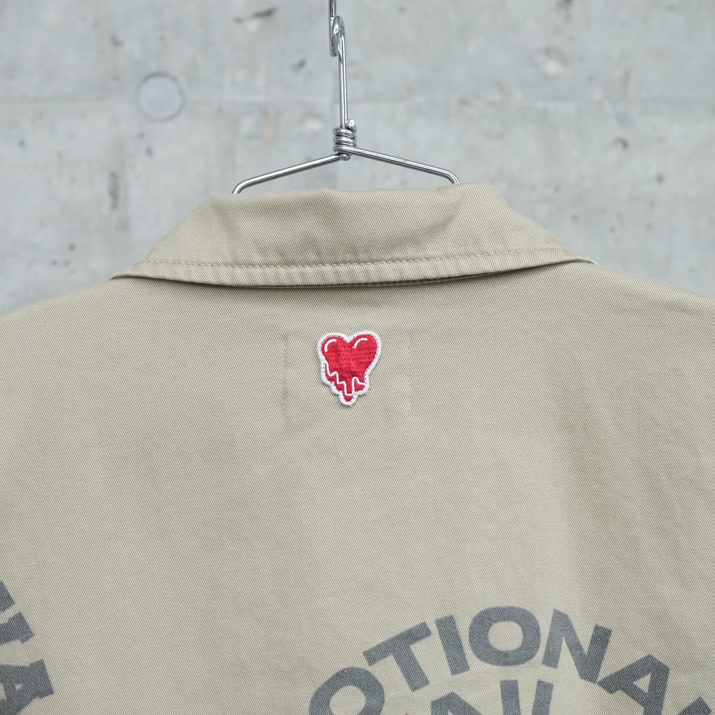 GUARD UR HEART ZIPJKT / BEIGE