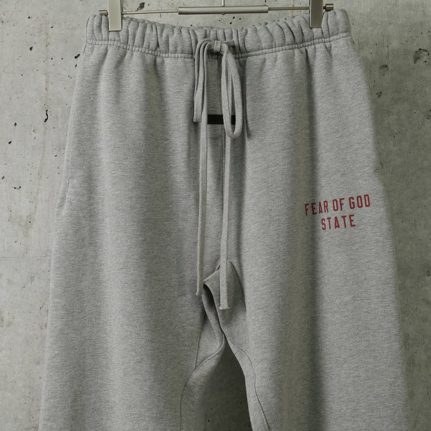 FLEECE ESSENTIAL SWEATPANT / DARK HEATHER