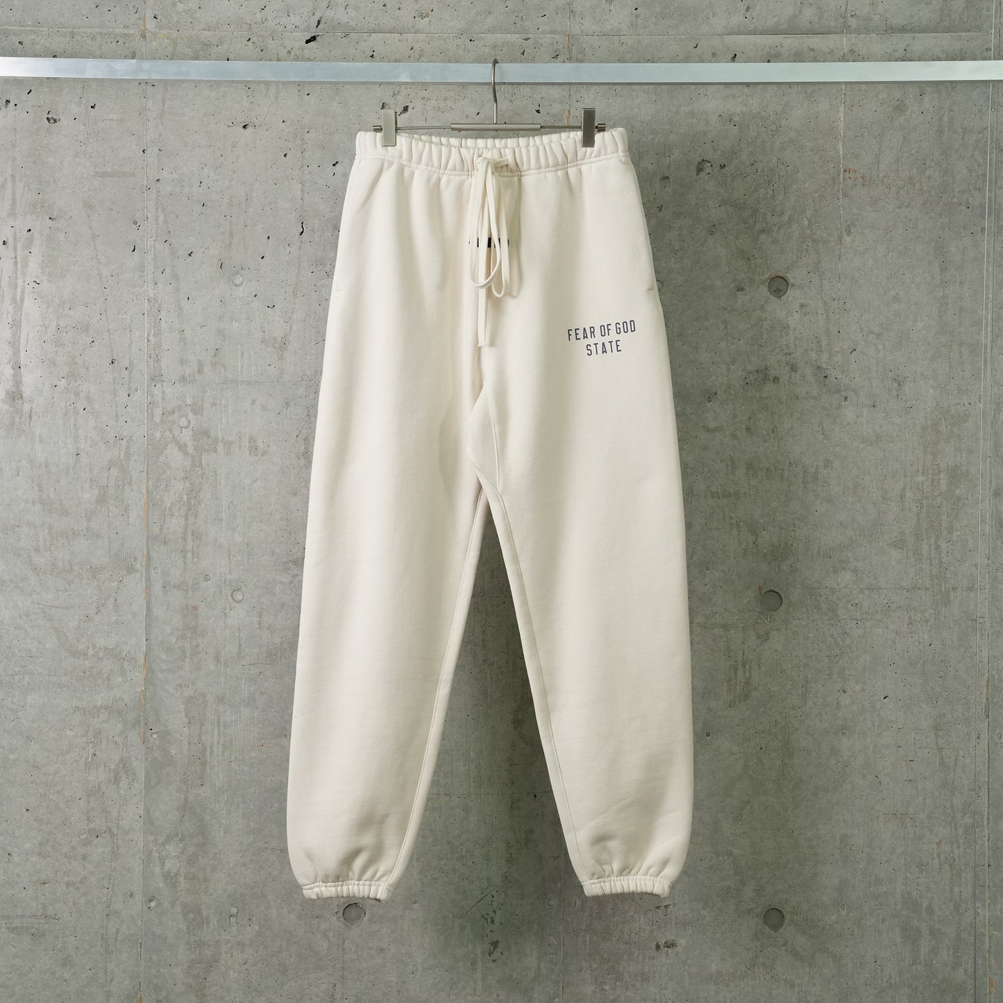 FLEECE ESSENTIAL SWEATPANT / SHELL