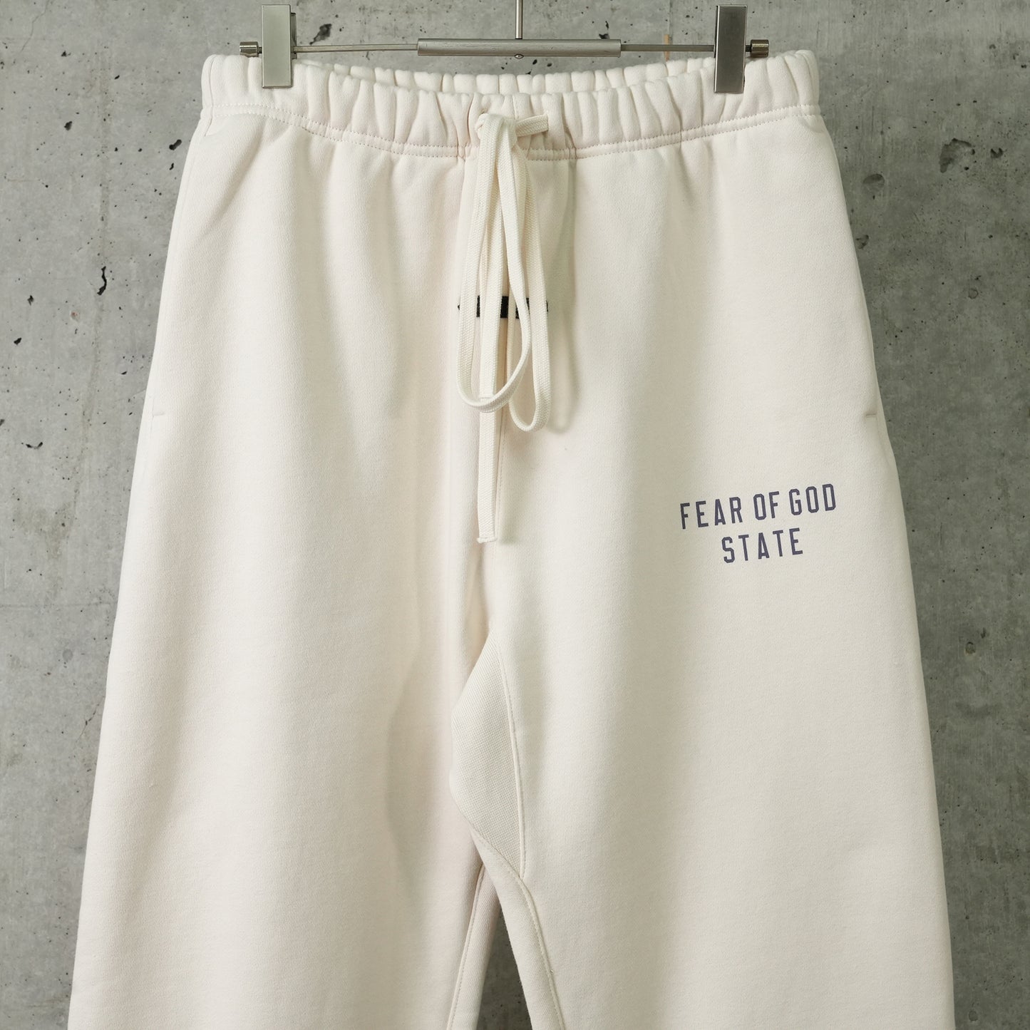 FLEECE ESSENTIAL SWEATPANT / SHELL