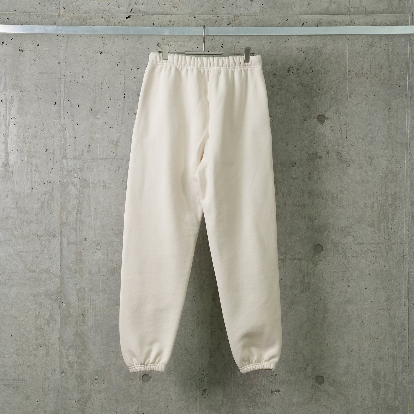 FLEECE ESSENTIAL SWEATPANT / SHELL