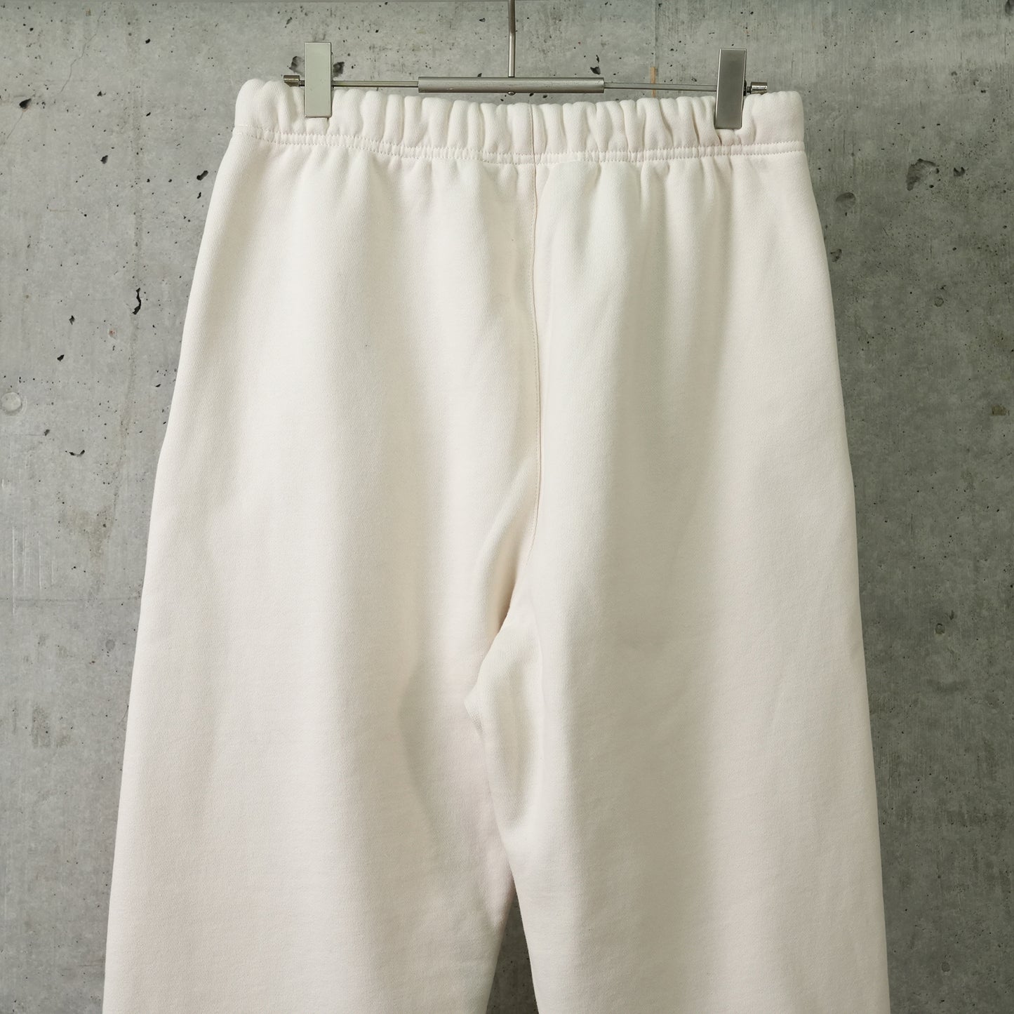 FLEECE ESSENTIAL SWEATPANT / SHELL