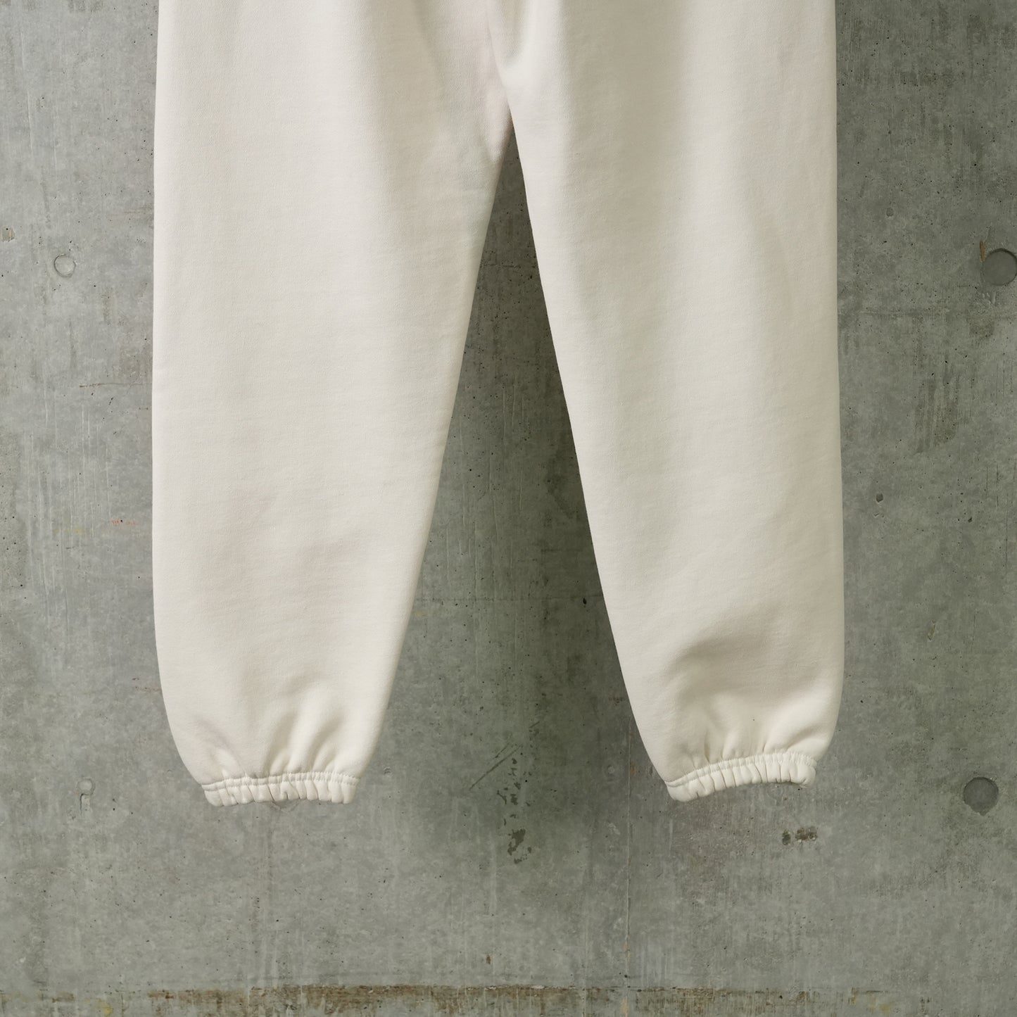 FLEECE ESSENTIAL SWEATPANT / SHELL