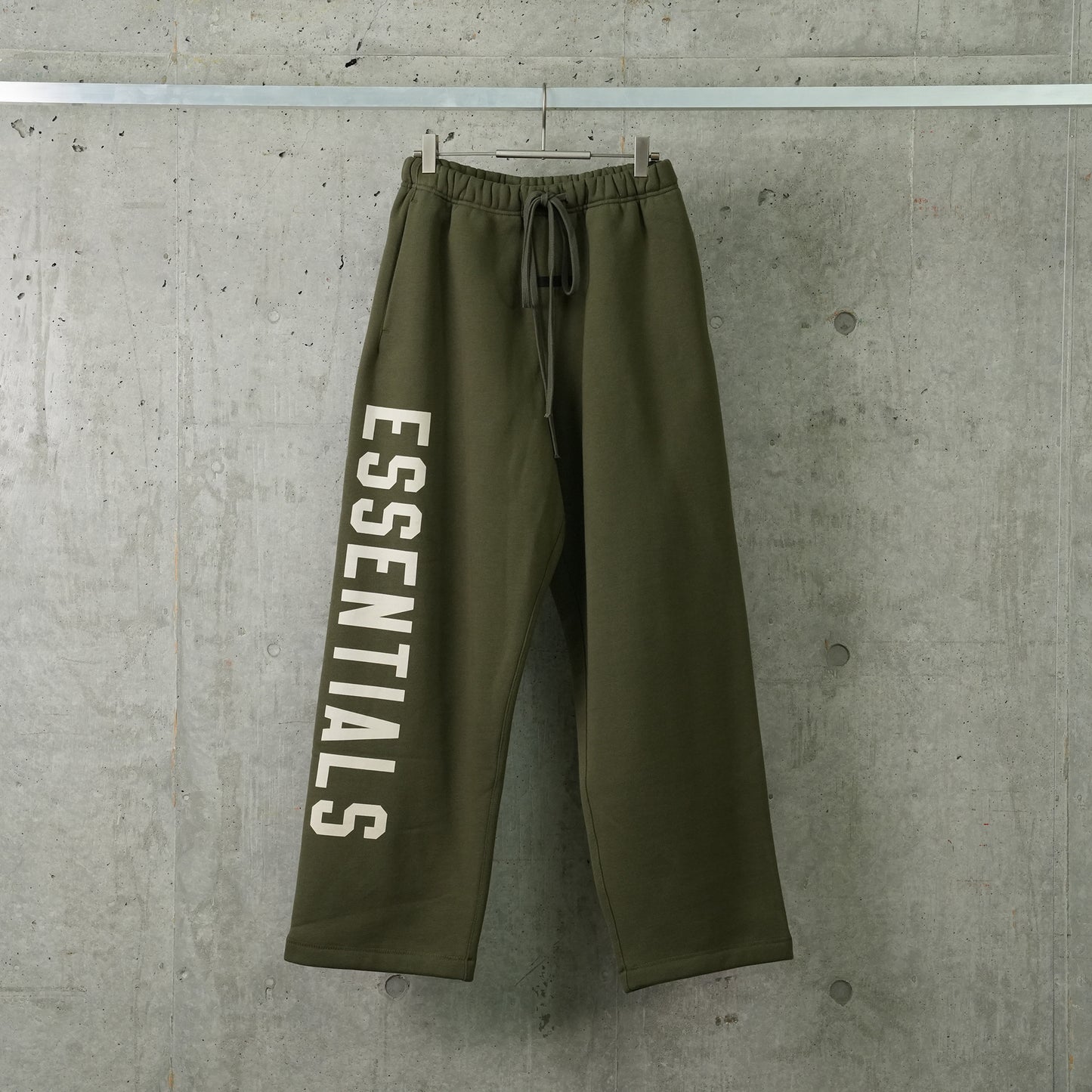 FLEECE RELAXED SWEATPANT / MILITARY