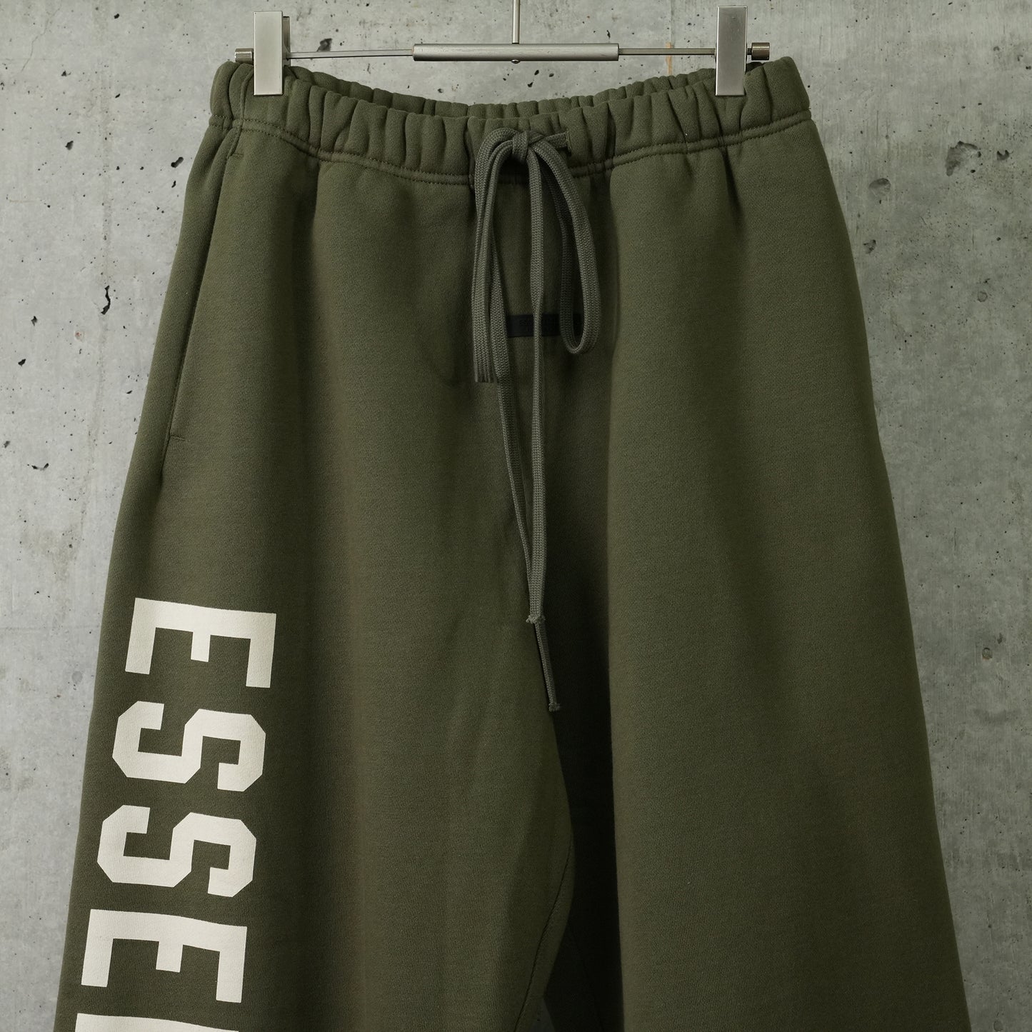 FLEECE RELAXED SWEATPANT / MILITARY