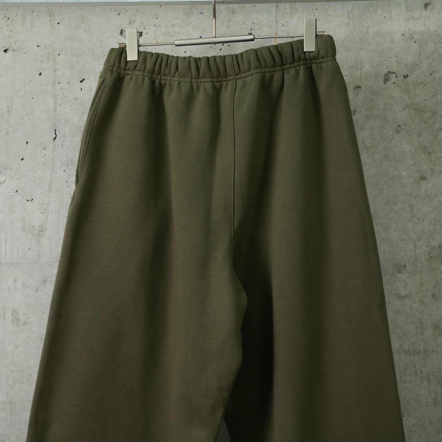 FLEECE RELAXED SWEATPANT / MILITARY