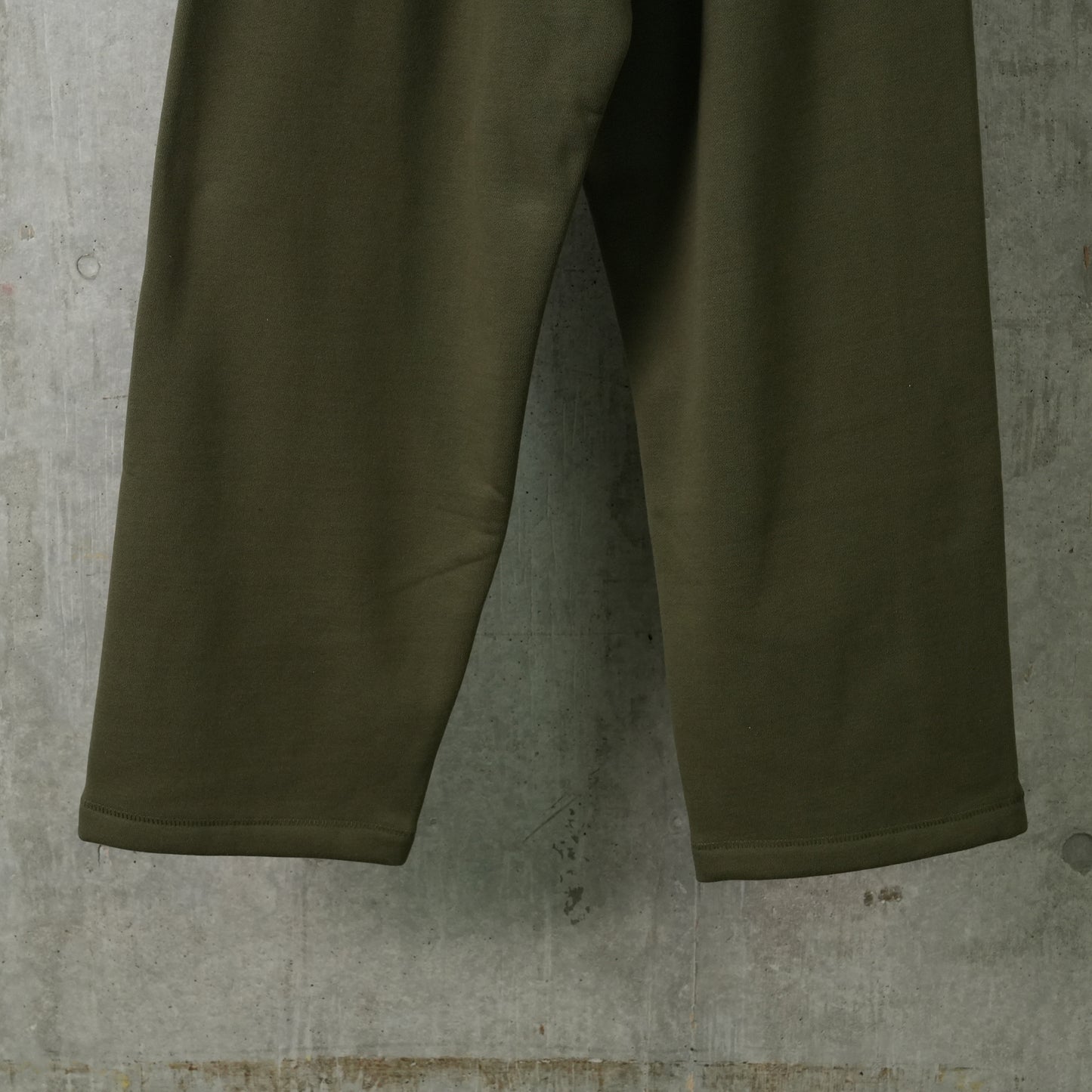 FLEECE RELAXED SWEATPANT / MILITARY