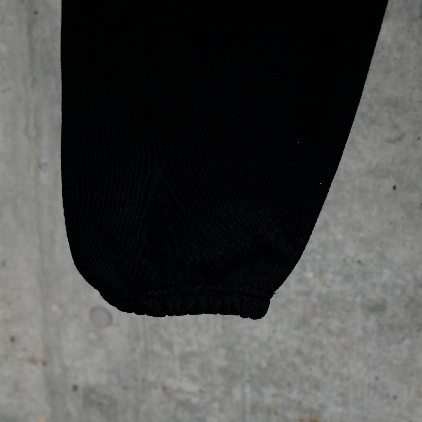 FLEECE ESSENTIAL SWEATPANT / BLACK