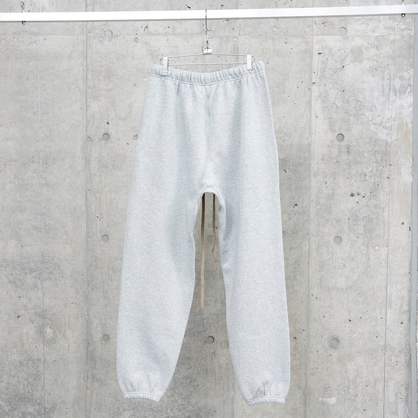 FLEECE ESSENTIAL SWEATPANT / LIGHT HEATHER GRAY