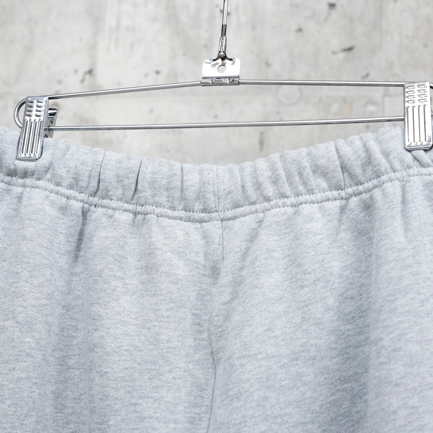 FLEECE ESSENTIAL SWEATPANT / LIGHT HEATHER GRAY