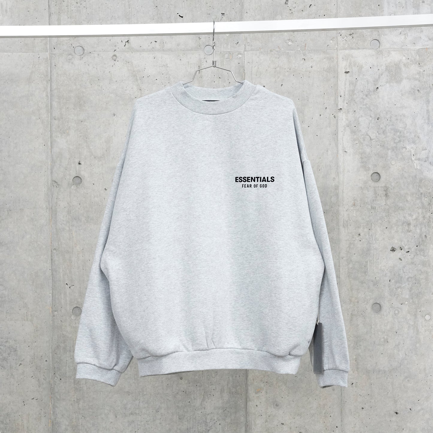 FLEECE CREWNECK / LIGHT HEATHER GRAY