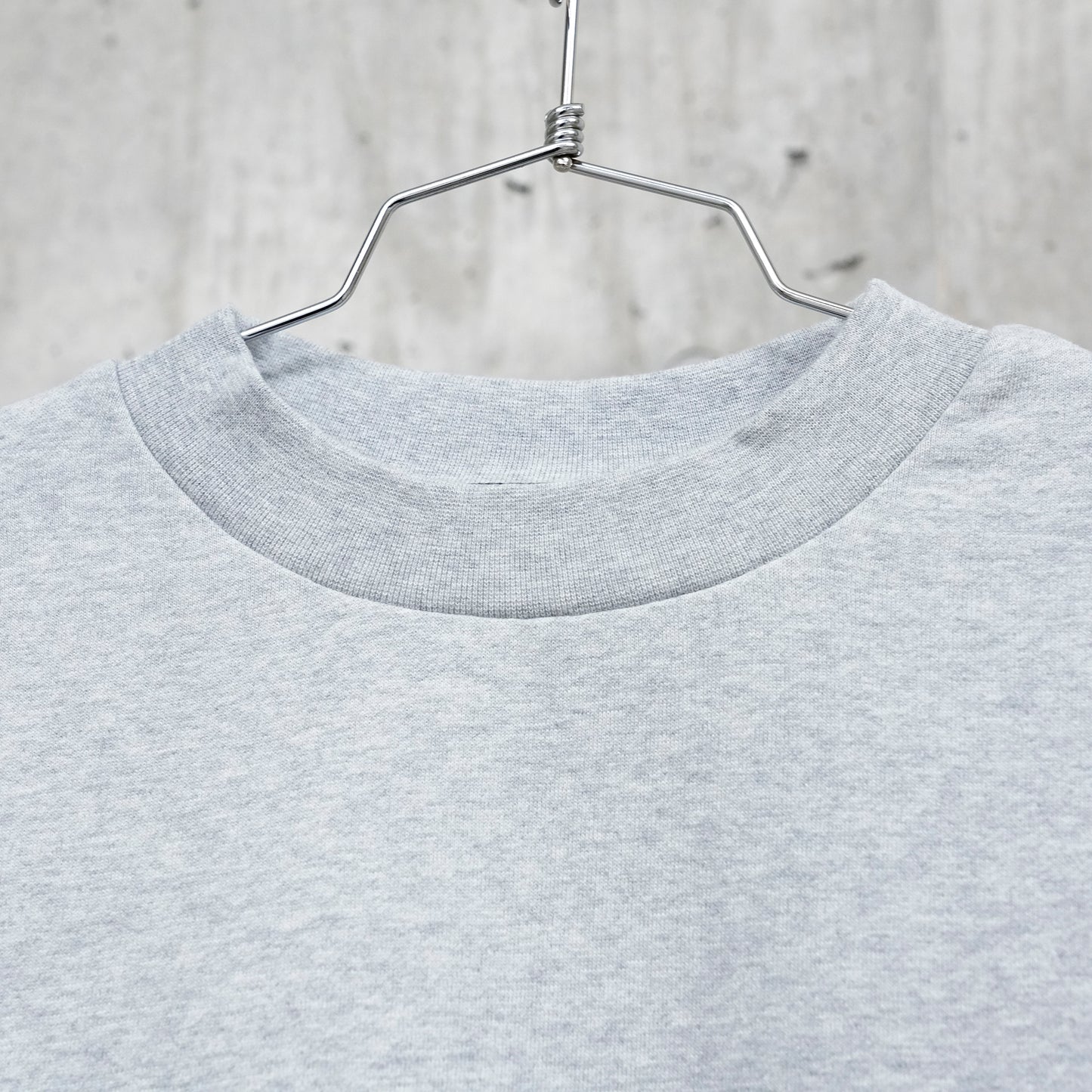 FLEECE CREWNECK / LIGHT HEATHER GRAY